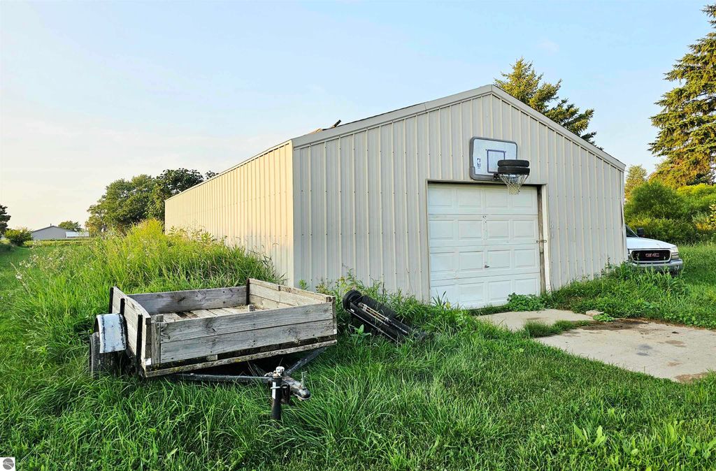 Image 26 of property listing at 11465 N Begole Road, St Louis, MI 48880