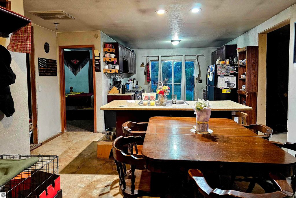 Image 5 of property listing at 11465 N Begole Road, St Louis, MI 48880