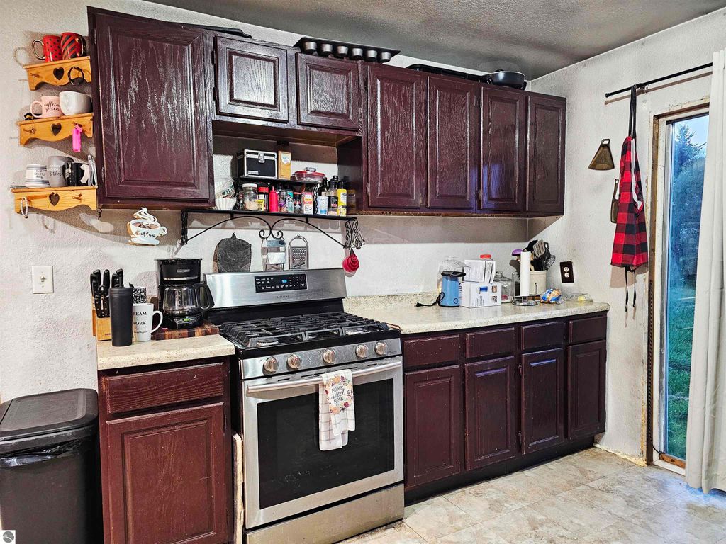 Image 6 of property listing at 11465 N Begole Road, St Louis, MI 48880