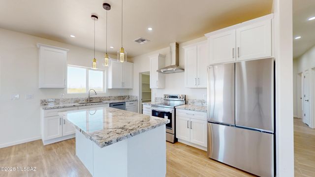 8050 N Shadows Desert Lane, Marana, AZ 85653