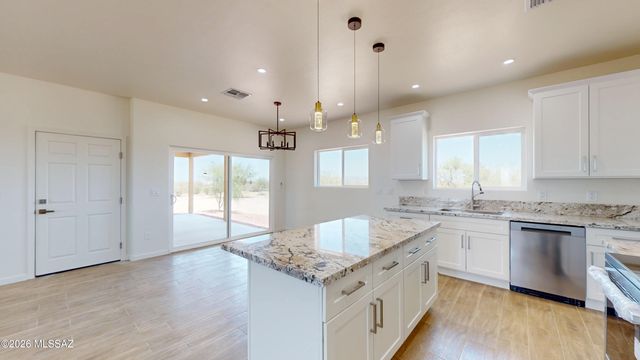 8050 N Shadows Desert Lane, Marana, AZ 85653