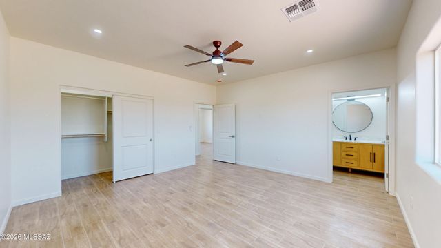 8050 N Shadows Desert Lane, Marana, AZ 85653