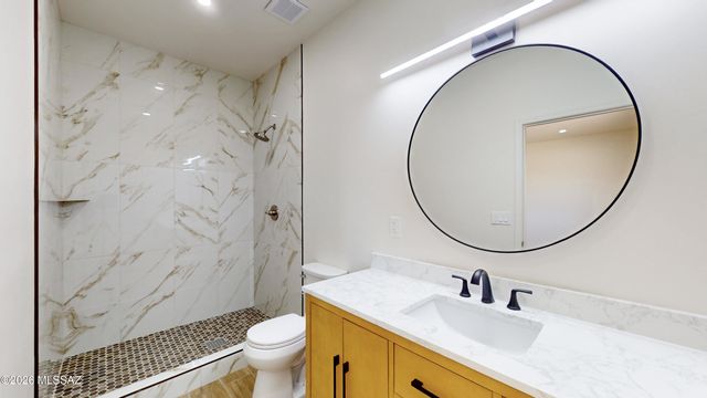 8050 N Shadows Desert Lane, Marana, AZ 85653