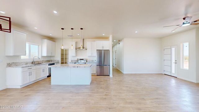 8050 N Shadows Desert Lane, Marana, AZ 85653