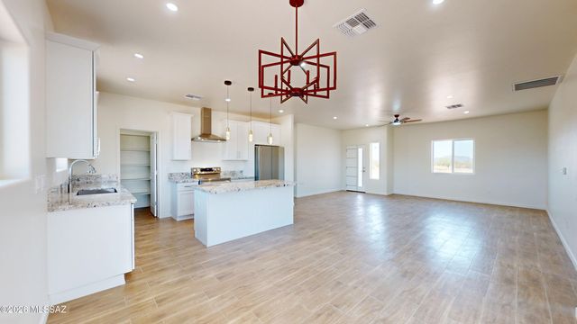 8050 N Shadows Desert Lane, Marana, AZ 85653