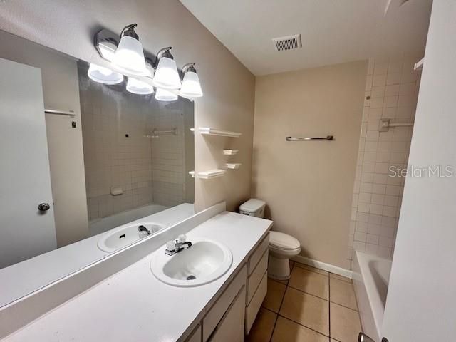 8518 N LYNN AVENUE, Tampa, FL 33604