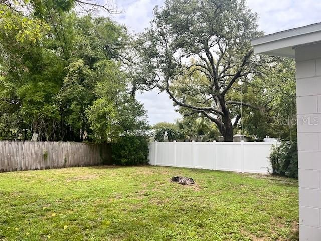 8518 N LYNN AVENUE, Tampa, FL 33604