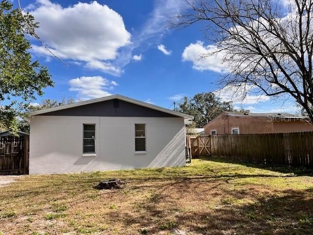 8518 N LYNN AVENUE, Tampa, FL 33604