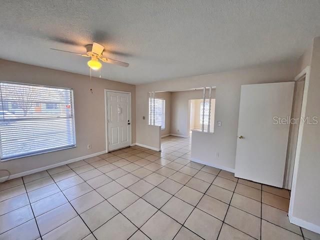 8518 N LYNN AVENUE, Tampa, FL 33604