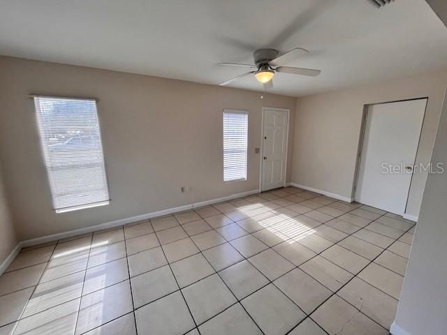 8518 N LYNN AVENUE, Tampa, FL 33604