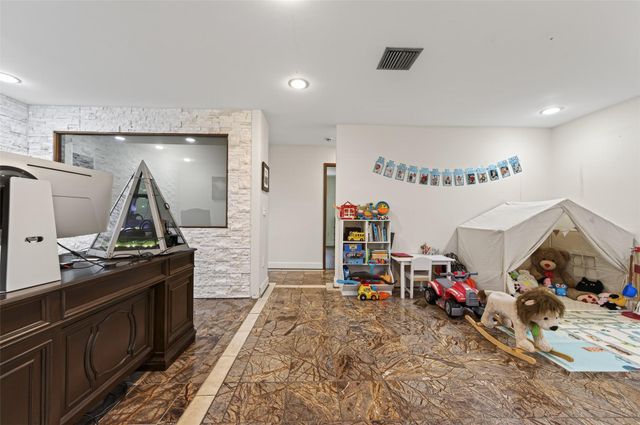 16914 Creeksouth Road, Houston, TX 77068