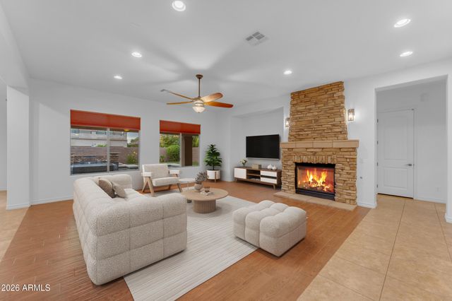 40 W TONTO Drive, Chandler, AZ 85248