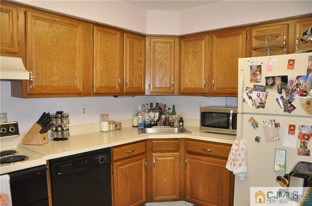 8203 Tamarron Drive, Plainsboro, NJ 08536