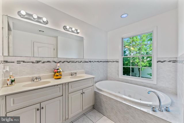 9 PERRY L DREW PL, Hightstown, NJ 08520