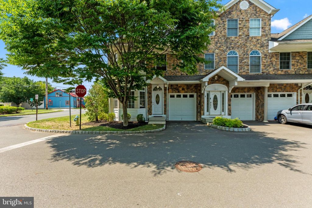 9 PERRY L DREW PL, Hightstown, NJ 08520