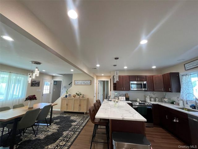 11 Skylark Lane, Levittown, NY 11756