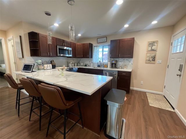 11 Skylark Lane, Levittown, NY 11756