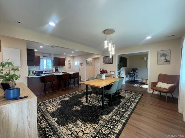 11 Skylark Lane, Levittown, NY 11756