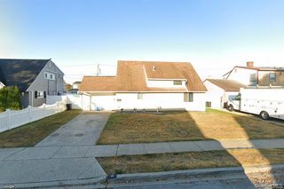 11 Skylark Lane, Levittown, NY 11756