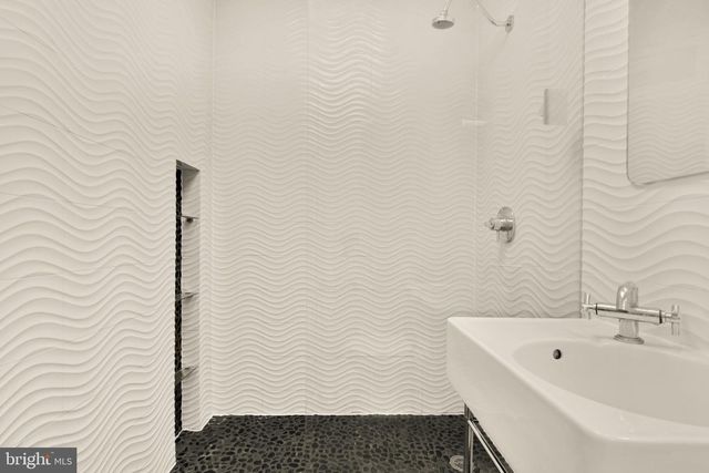 38 SHERMAN CIR NW, Washington, DC 20011