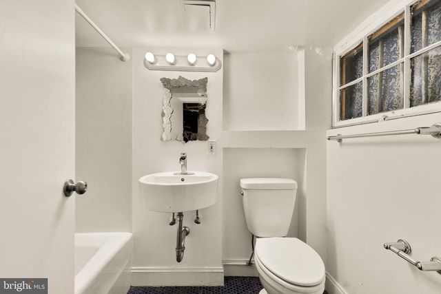 38 SHERMAN CIR NW, Washington, DC 20011