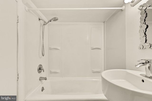 38 SHERMAN CIR NW, Washington, DC 20011