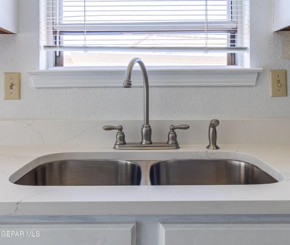 1008 FALCON HEAD Lane, El Paso, TX 79912