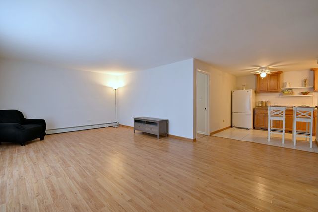 5816 N Nagle Avenue B, Chicago, IL 60646