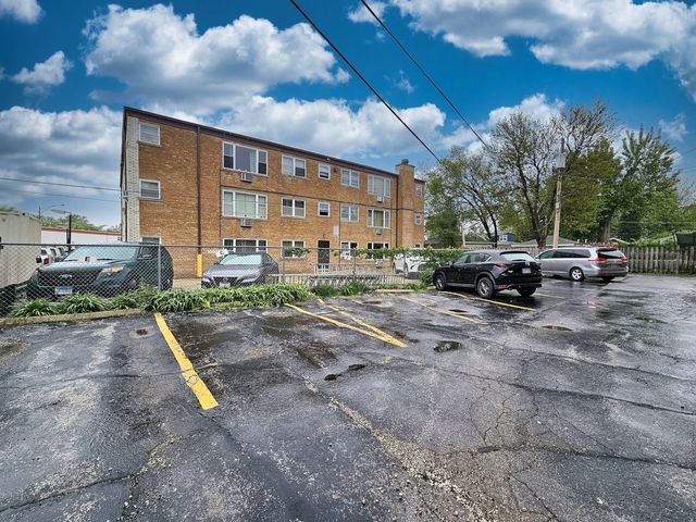 5816 N Nagle Avenue B, Chicago, IL 60646