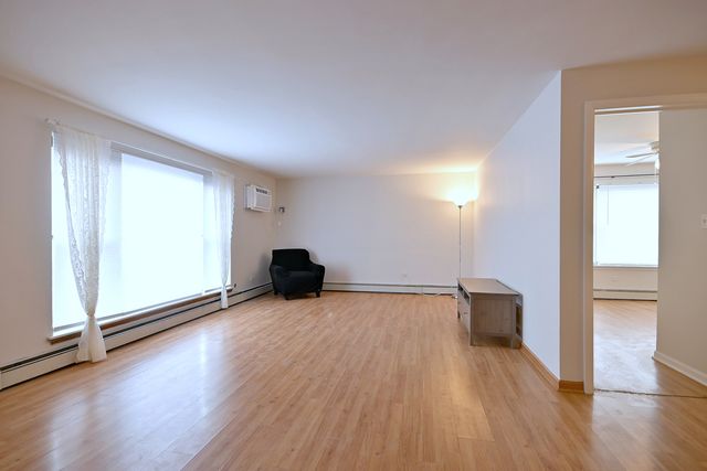 5816 N Nagle Avenue B, Chicago, IL 60646