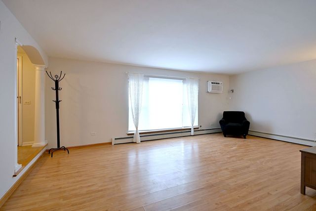 5816 N Nagle Avenue B, Chicago, IL 60646