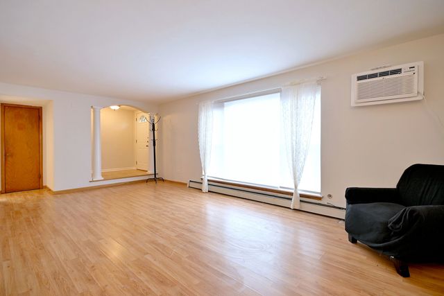5816 N Nagle Avenue B, Chicago, IL 60646