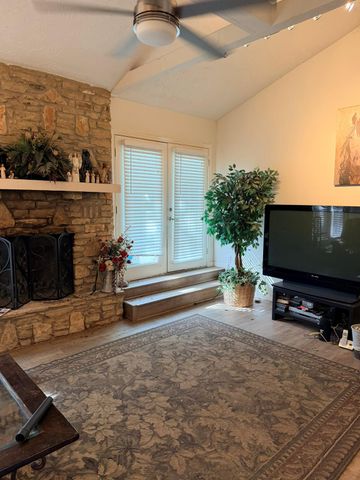 2 Acacia DR, Wimberley, TX 78676