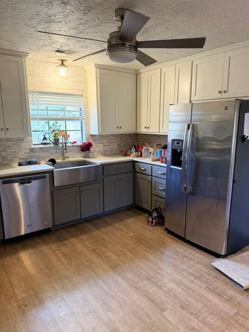 2 Acacia DR, Wimberley, TX 78676