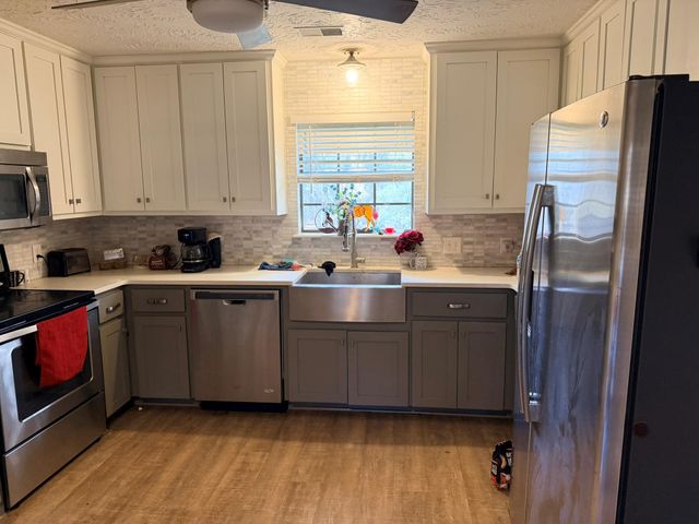 2 Acacia DR, Wimberley, TX 78676