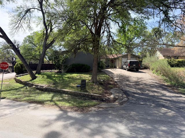 2 Acacia DR, Wimberley, TX 78676