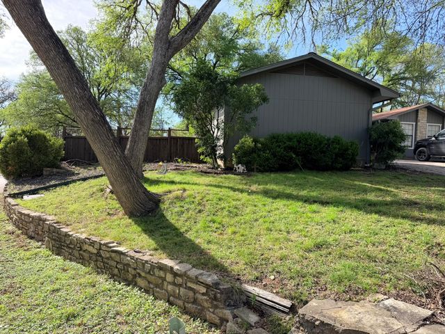 2 Acacia DR, Wimberley, TX 78676