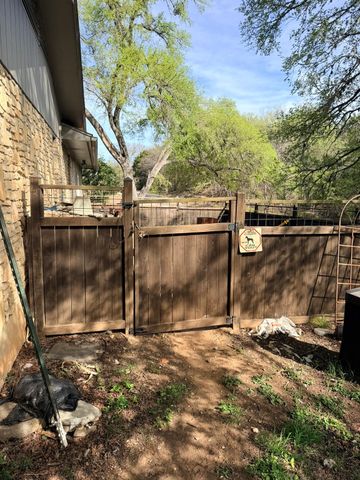 2 Acacia DR, Wimberley, TX 78676