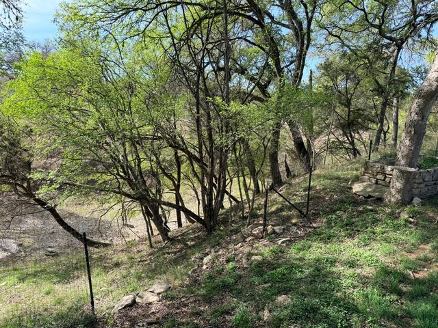 2 Acacia DR, Wimberley, TX 78676