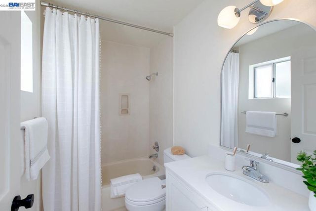 1628 Minturn St, Alameda, CA 94501
