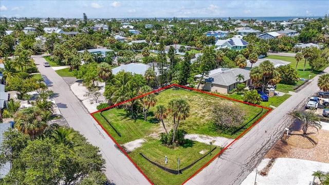 302 73RD STREET, Holmes Beach, FL 34217