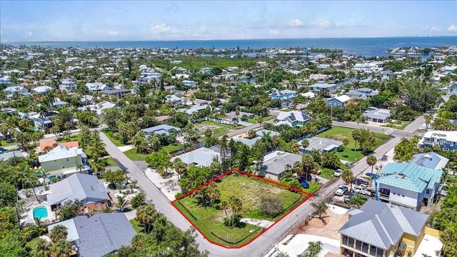 302 73RD STREET, Holmes Beach, FL 34217