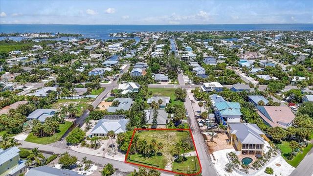 302 73RD STREET, Holmes Beach, FL 34217