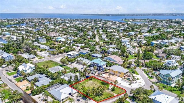 302 73RD STREET, Holmes Beach, FL 34217