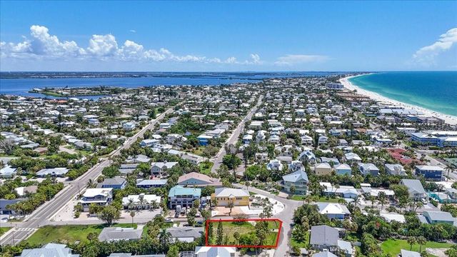 302 73RD STREET, Holmes Beach, FL 34217
