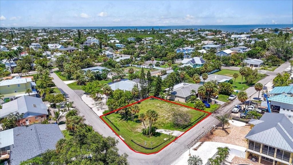 302 73RD STREET, Holmes Beach, FL 34217