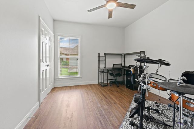 2244 Springlake Dr, Baton Rouge, LA 70810