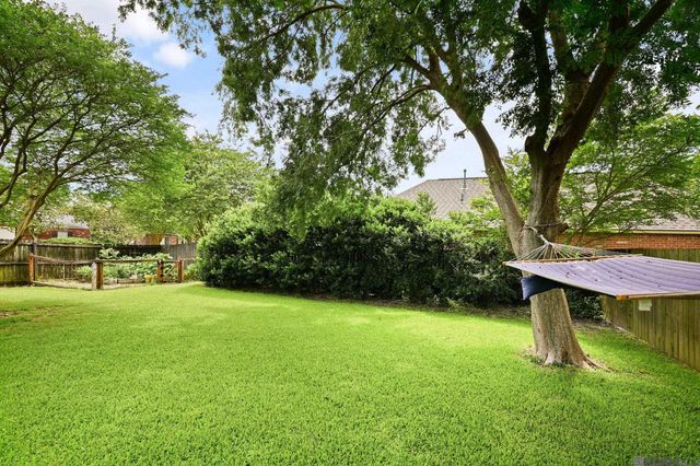 2244 Springlake Dr, Baton Rouge, LA 70810