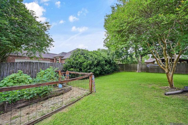 2244 Springlake Dr, Baton Rouge, LA 70810