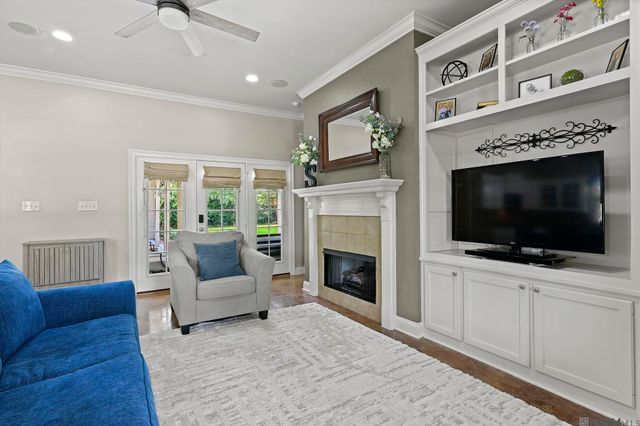 2244 Springlake Dr, Baton Rouge, LA 70810